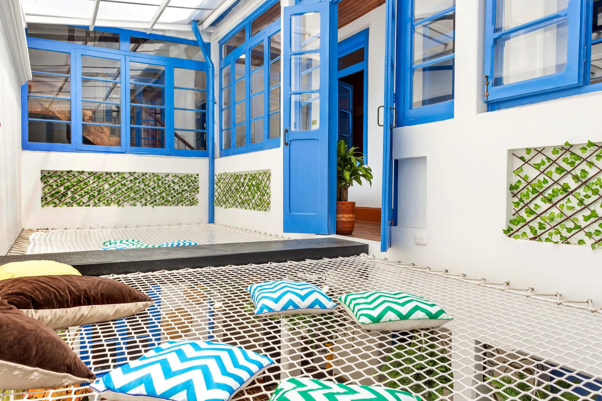 Granada Hostel 的庭院